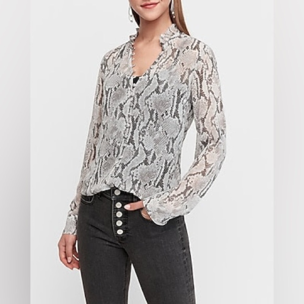 Express Slim Fit Sheer Snakeskin Print Ruffle Portofino
Shirt Size Small